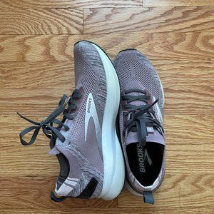 Brooks Levitate 3 Women's. Size 8. Great condition.